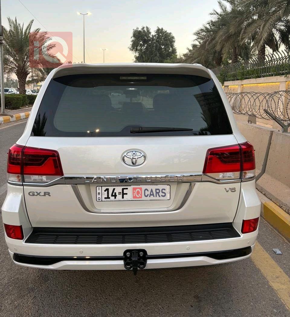 تۆیۆتا لاند کروزەر